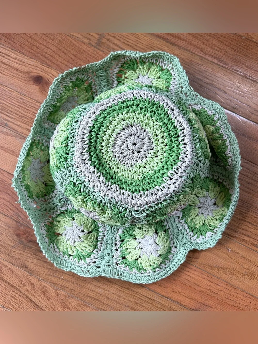 Steve Madden Boho Bucket Hat Granny Square Paper Yarn Festival Y2K Green White